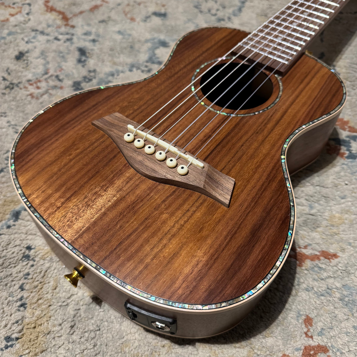 Kohala Deluxe Solid Top Limited Edition Acoustic/Electric Guitalele B-STOCK