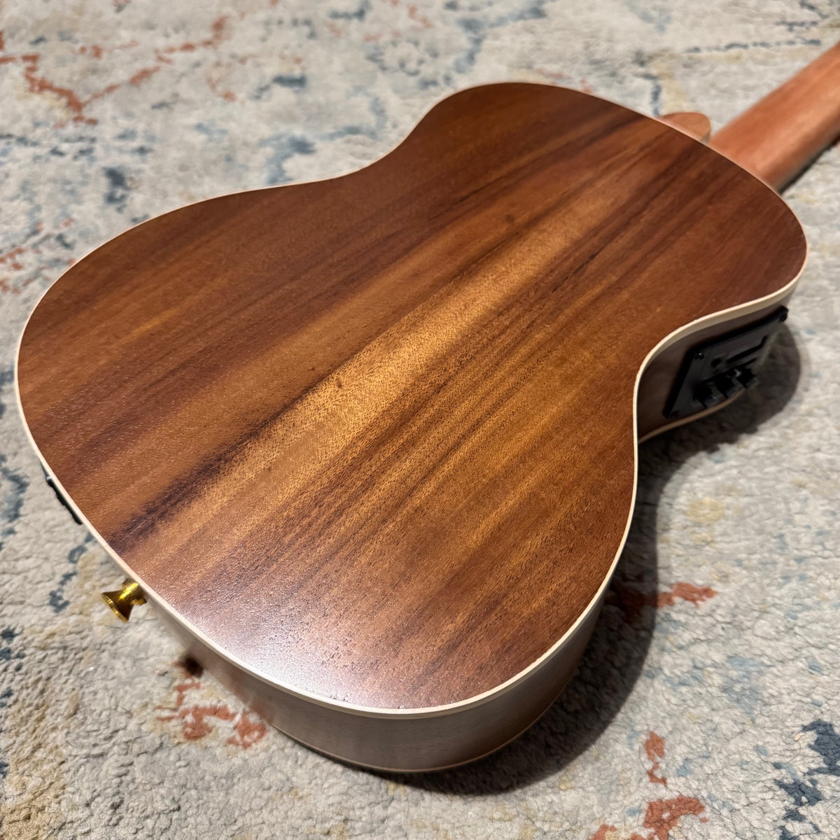 Kohala Deluxe Solid Top Limited Edition Acoustic/Electric Guitalele B-STOCK
