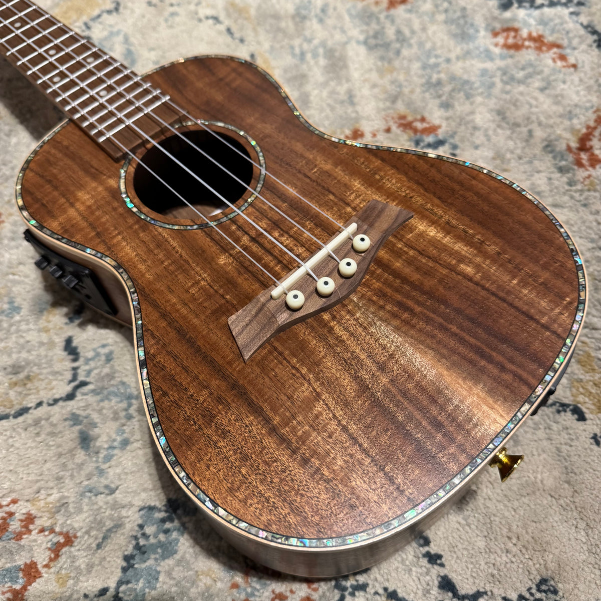 Kohala Deluxe Solid Top Concert Acoustic Electric Ukulele B-STOCK