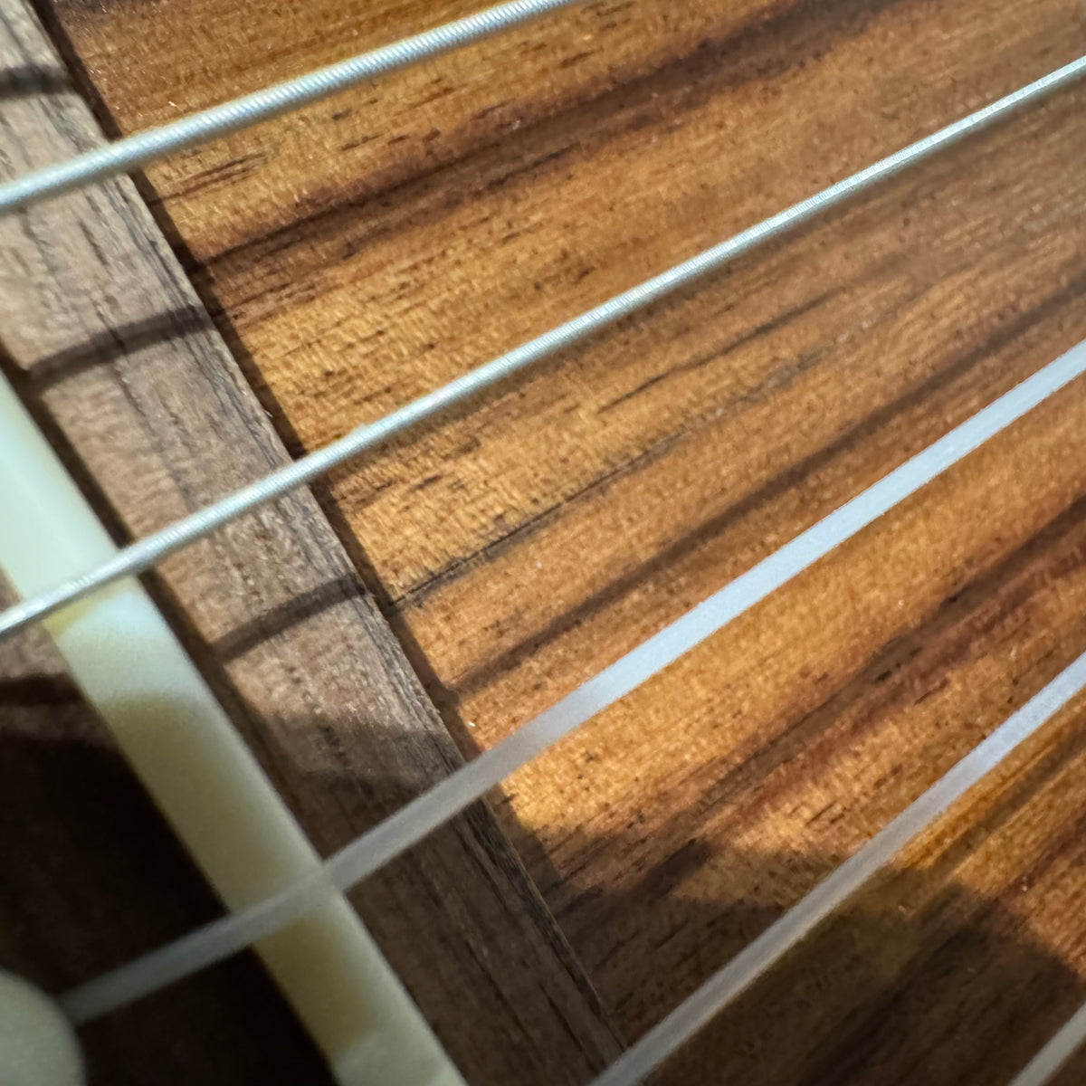 Kohala Deluxe Solid Top Limited Edition Acoustic/Electric Guitalele B-STOCK